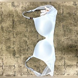 Brand new Victoria’s Secret wireless push up bra. 32D